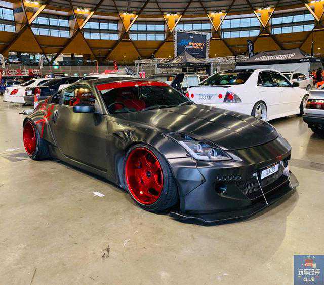 这辆日产Nissan 350Z很有自信！直接将“冠军”作为车身涂装