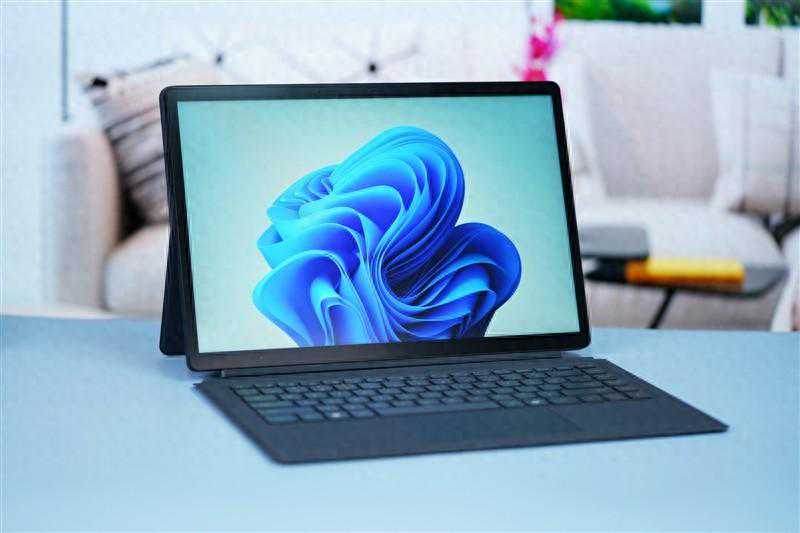 能当便携专业显示器的全新形态AI PC！铭凡V3三合一平板评测