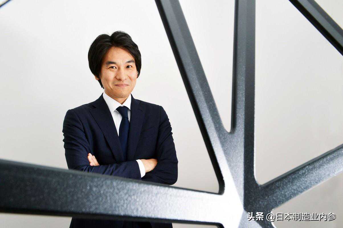 日本一家街道小厂，给聪明能干的技术理工男，提供了一个车库内的终极玩具：微型数控机床